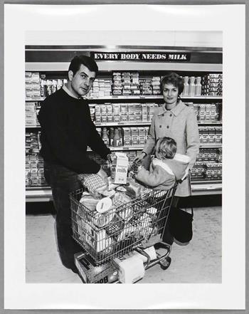Bill Owens - Family in Grocery Store (1970)